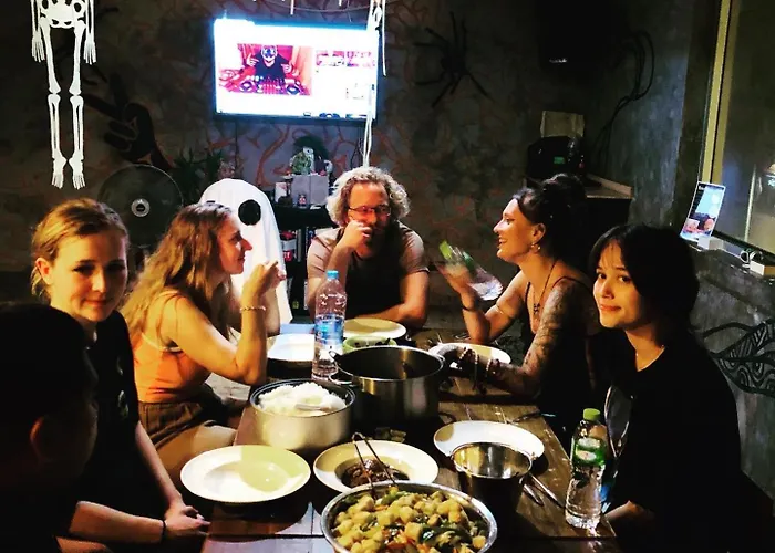 Revolution Asoke Hostel กรุงเทพมหานคร
